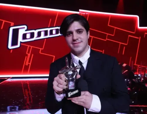 Постер Шоу «Голос» 13 сезон выиграл Давид Саникидзе из Междуреченска