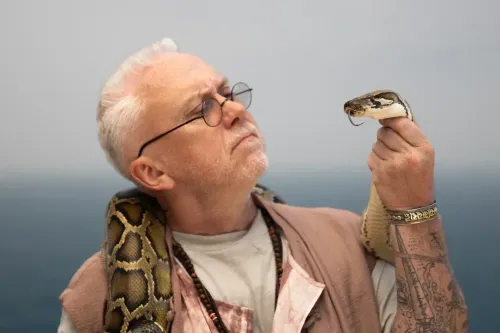 Постер Новое экстремальное реалити-шоу «Выживалити. Змееловы» скоро на «Пятнице!»